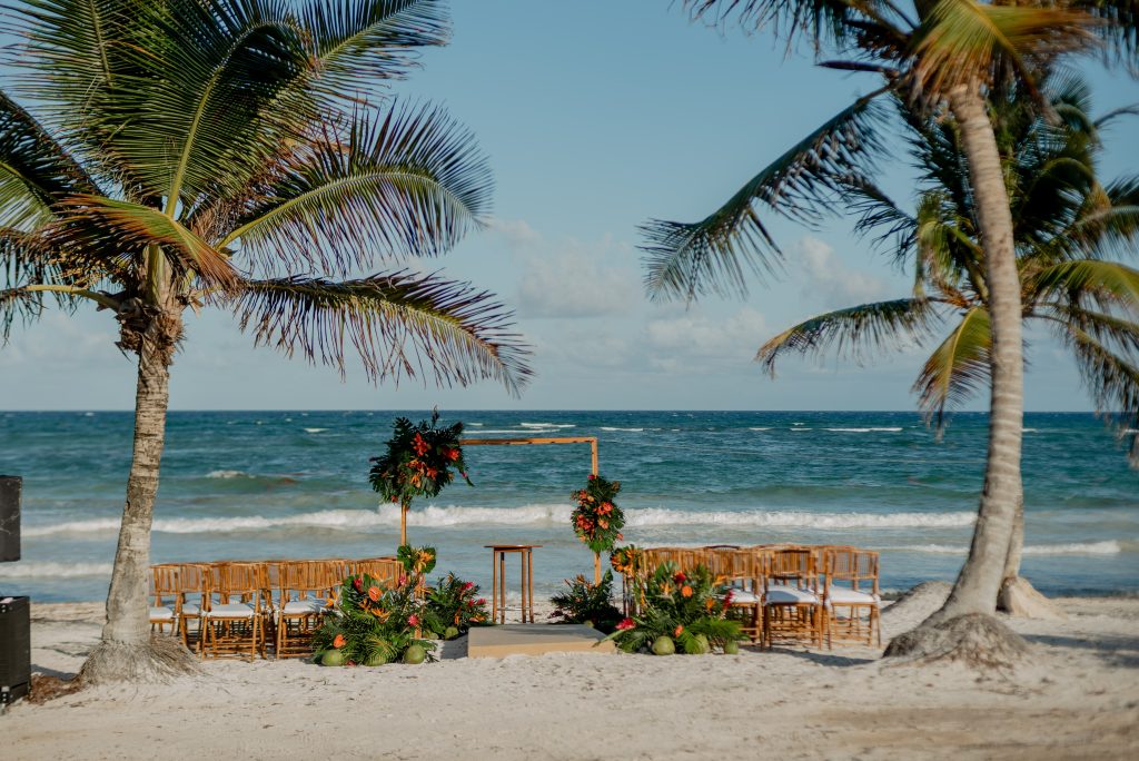 Unico 2087 wedding by Yellow Umbrella Events