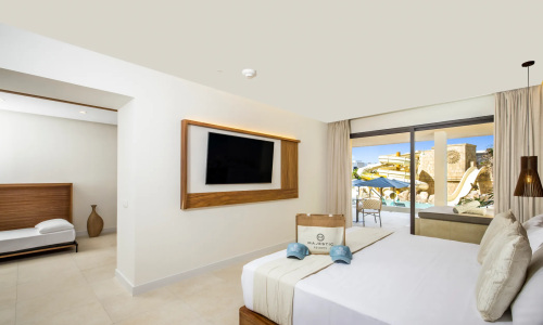 Majestic Mirage - Family Club Swim-Up Suite Outdoor Jacuzzi1